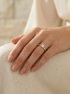 Золотое обручальное кольцо с цирконием