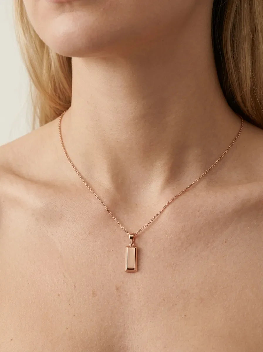 Minimalistinis rausvo aukso pakabukas graviravimui