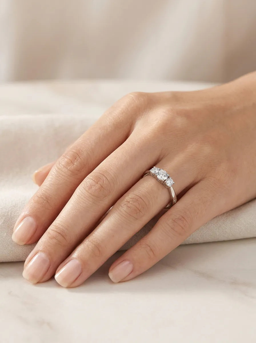 Sidabrinis žiedas 1.40 g su akmenimis